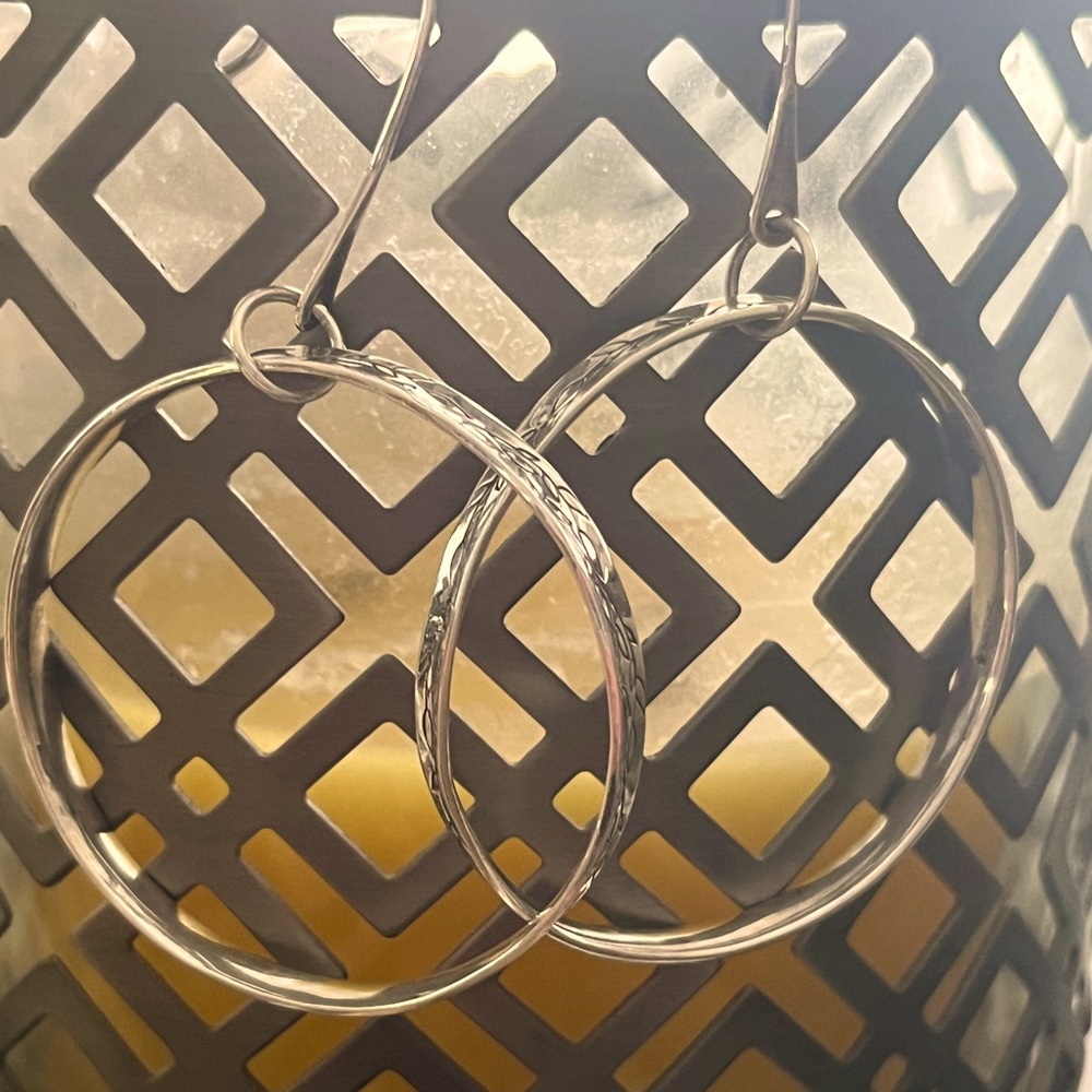 Silpada .925 Sterling Silver Etched Hoop Wandering Vine Earrings.